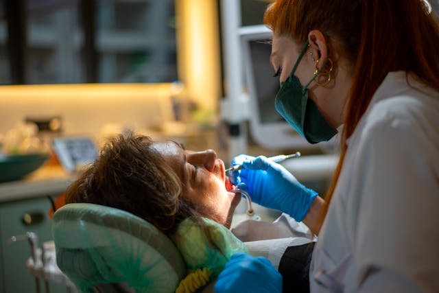 Jakie badania stomatologiczne najlepiej wykrywają ukrytą próchnicę?