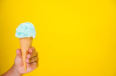 Czym różni się frezer do lodów naturalnych od zwykłej maszyny do lodów?