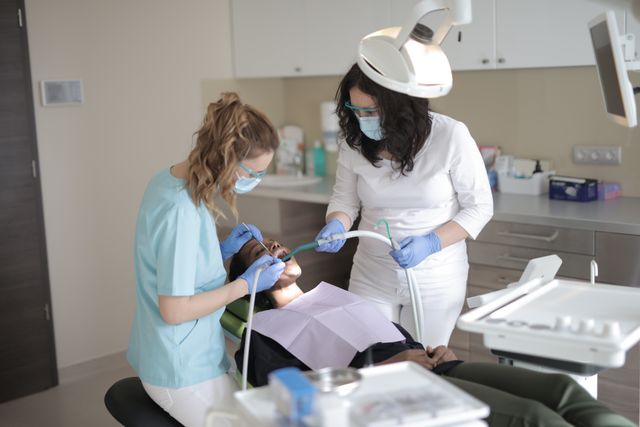 Czy implant zęba jest dobrym rozwiązaniem przy braku jednego zęba? 1 Czy implant zęba jest dobrym rozwiązaniem przy braku jednego zęba? Czy implant zęba jest dobrym rozwiązaniem przy braku jednego zęba?