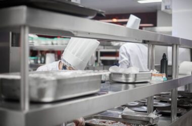 Jak dobrać automat gastronomiczny do liczby klientów?